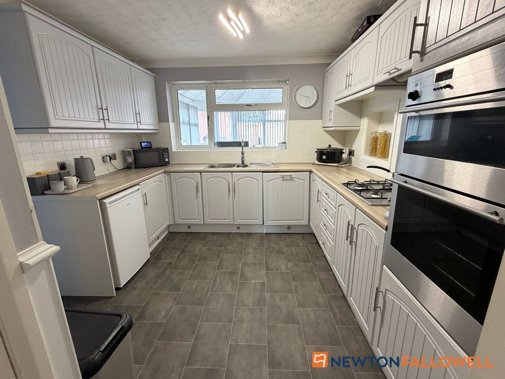 Property photo 2 of 20 Kitchen