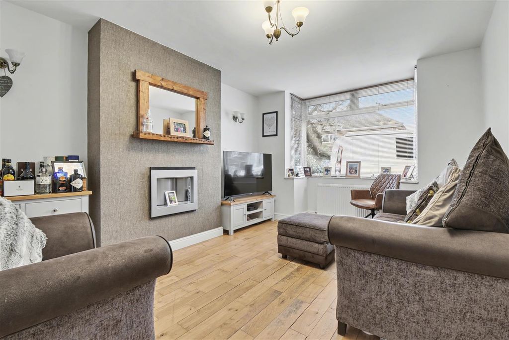 Property photo 2 of 22 Living Room