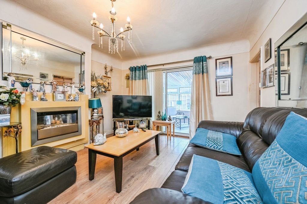 Property photo 3 of 14 Pbox-Img.Jpg