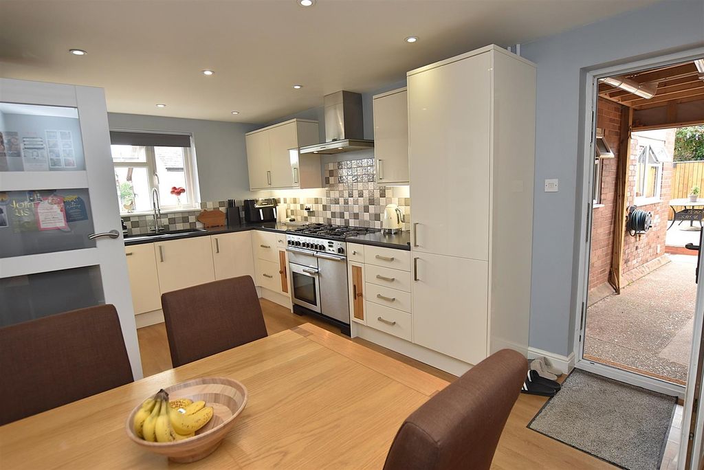 Property photo 2 of 31 Kitchen/Dining Room