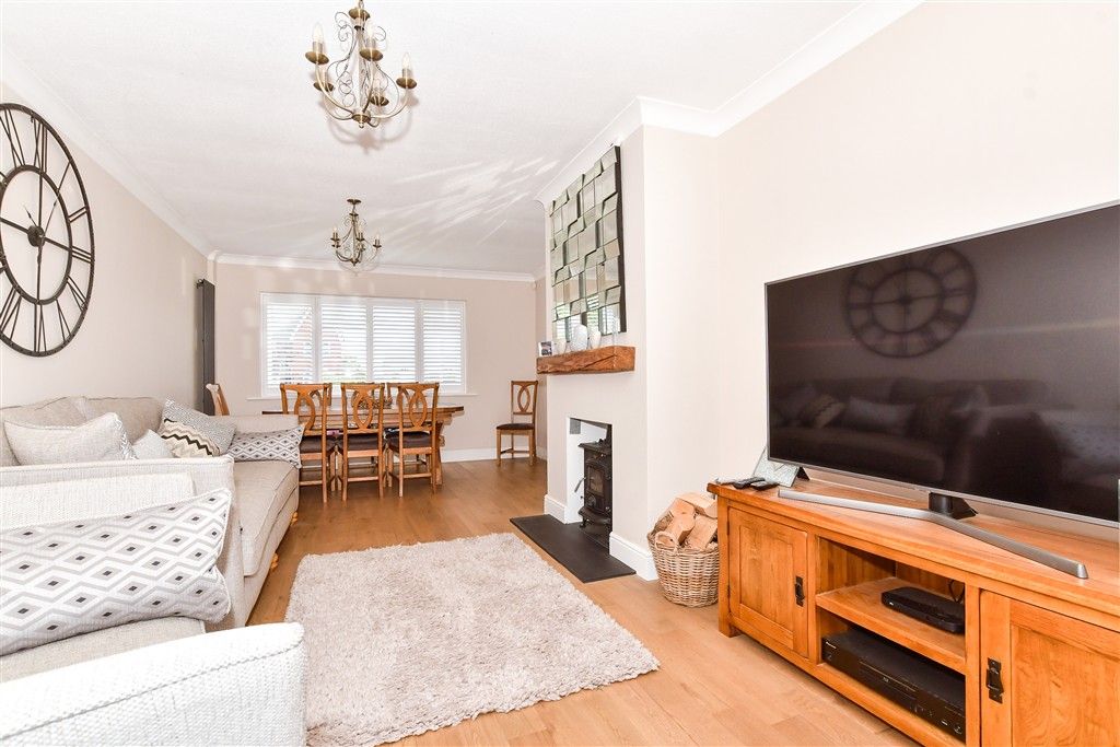 Property photo 1 of 11 Lounge