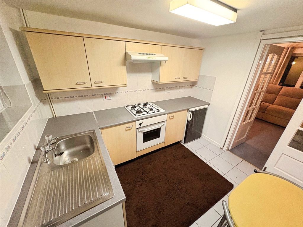 Property photo 2 of 6 Kitchen