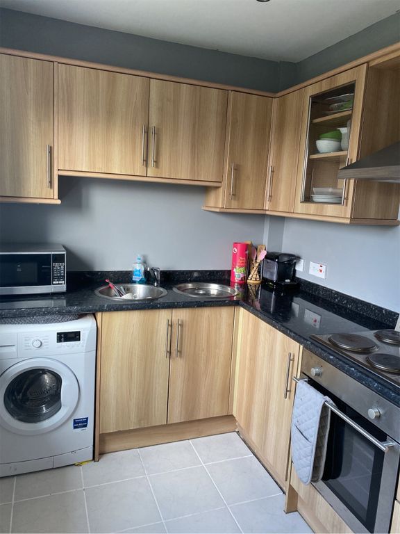 Property photo 3 of 8 Kitchen