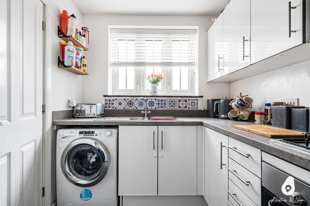 Property photo 3 of 14 5560753