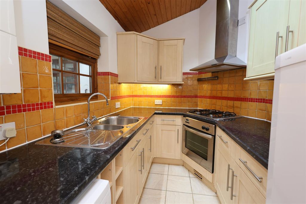 Property photo 2 of 15 Kitchen