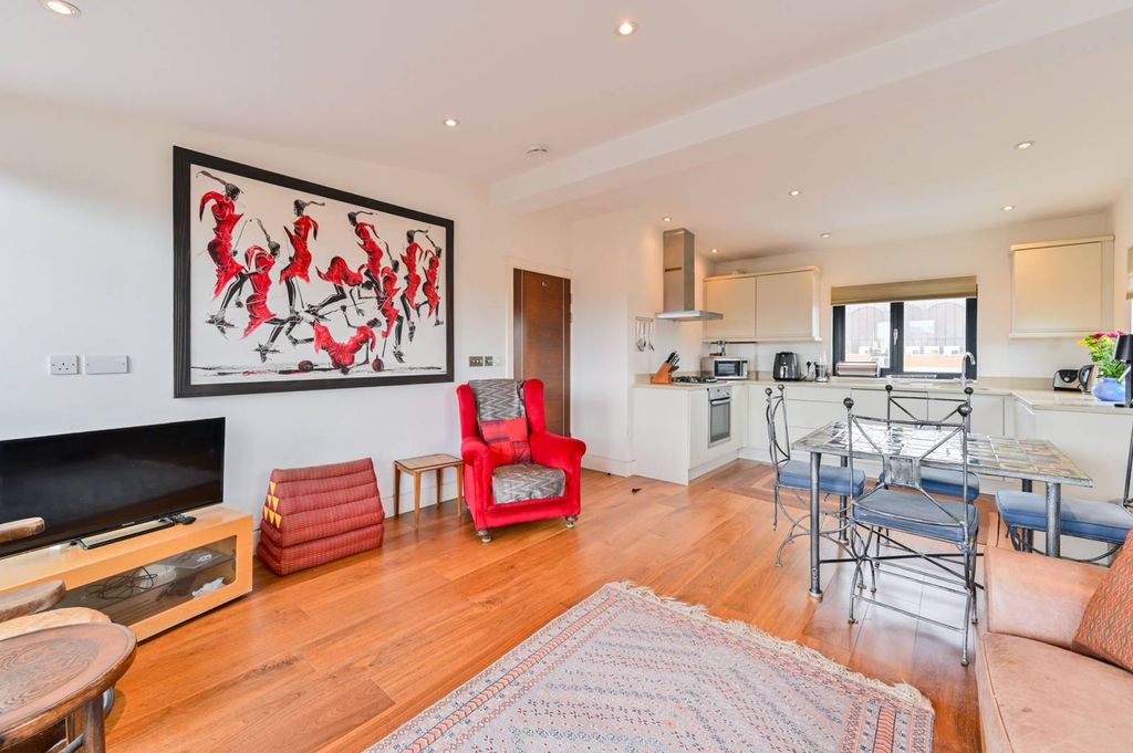 Property photo 2 of 9