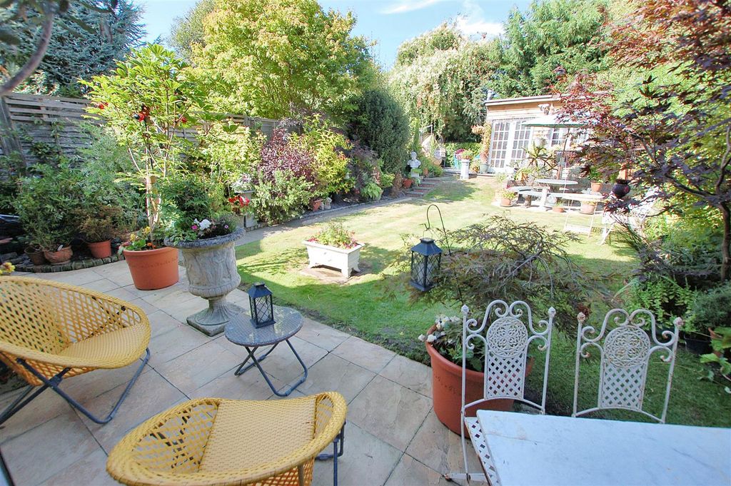 Property photo 2 of 28