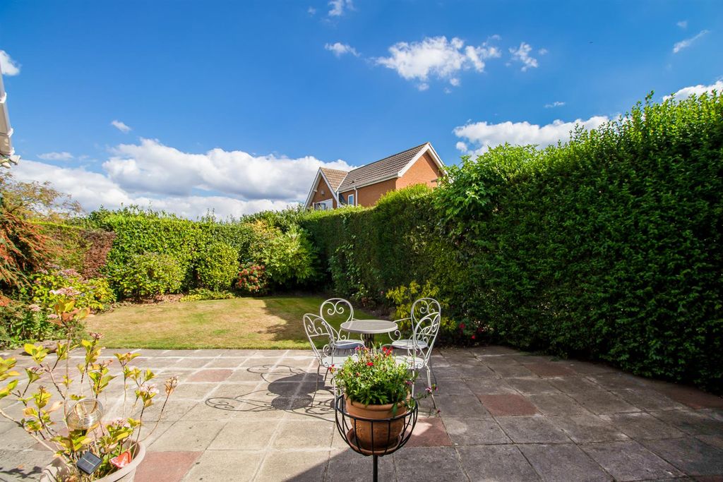 Property photo 2 of 11 Outside
