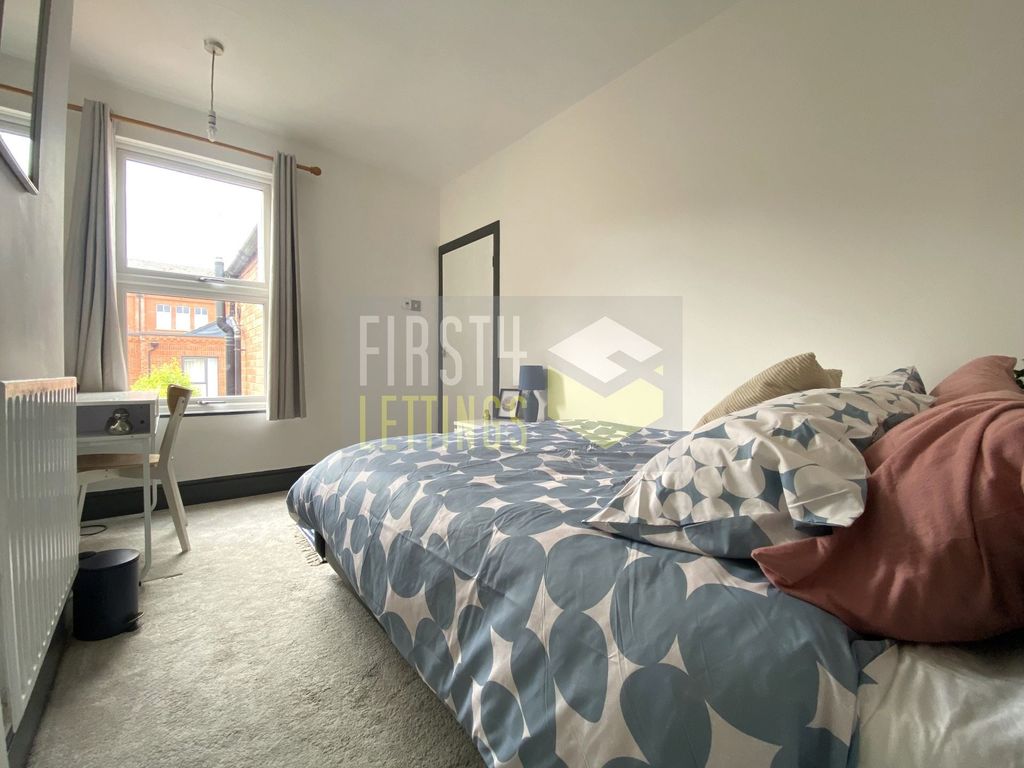 Property photo 1 of 13 Photo 9