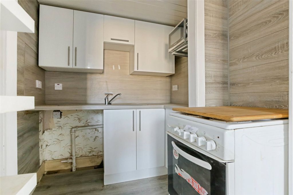 Property photo 3 of 21 Picture No. 12