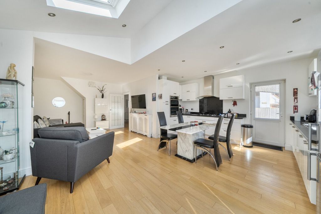 Property photo 1 of 21 Picture No. 13