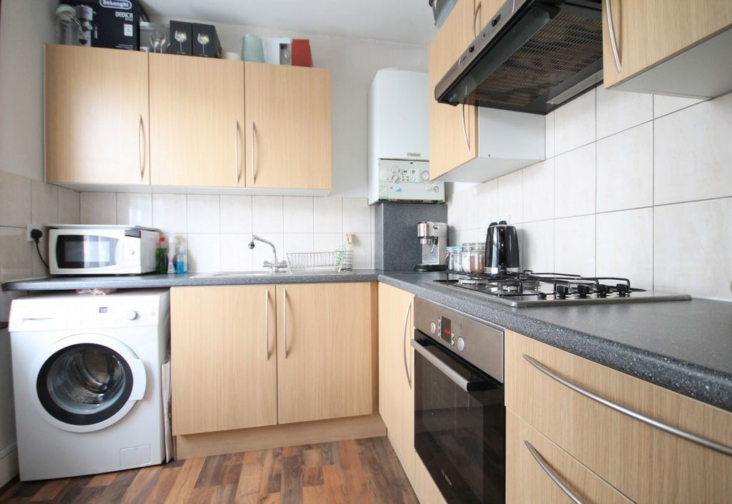 Property photo 3 of 7 Kitchen