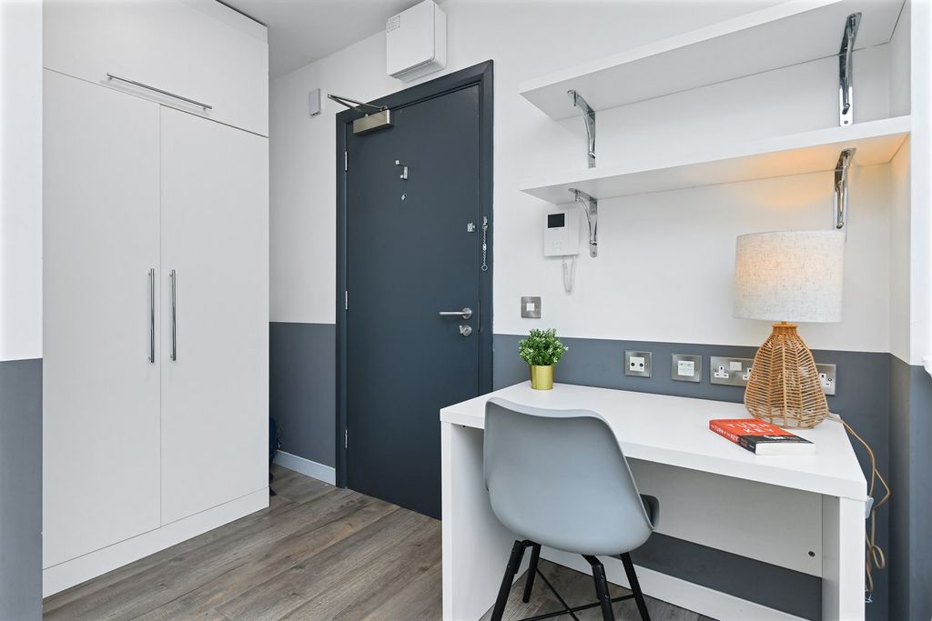 Property photo 3 of 4 (Main)