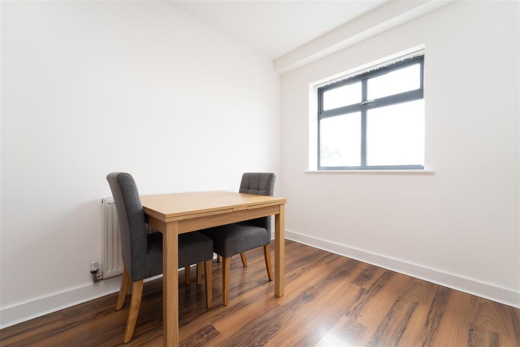 Property photo 3 of 10 Dining Area