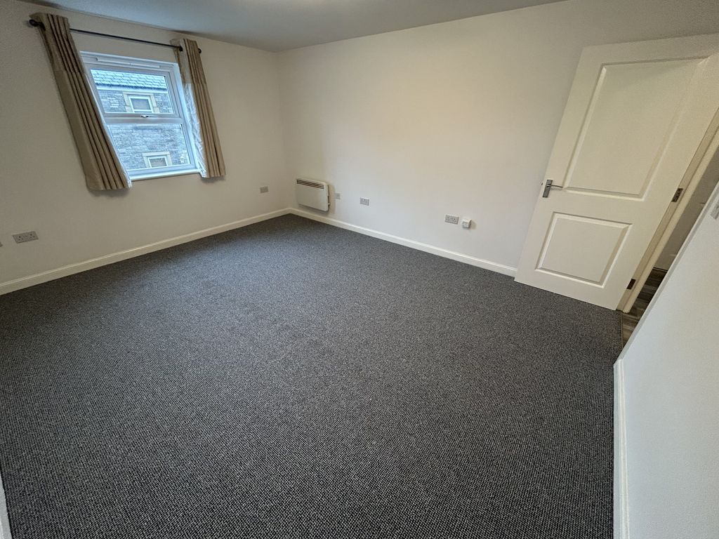 Property photo 3 of 14 Clifford Drive 19 Living Room1