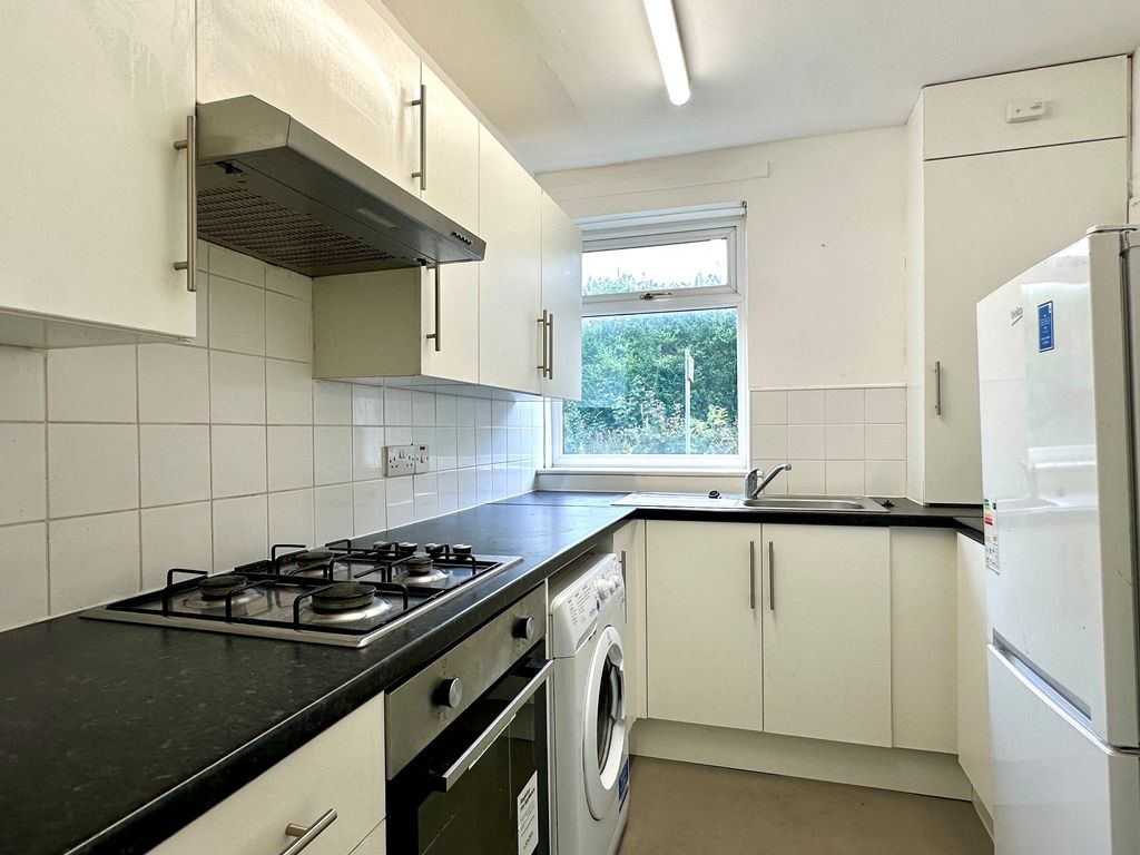 Property photo 3 of 6 Kitchen