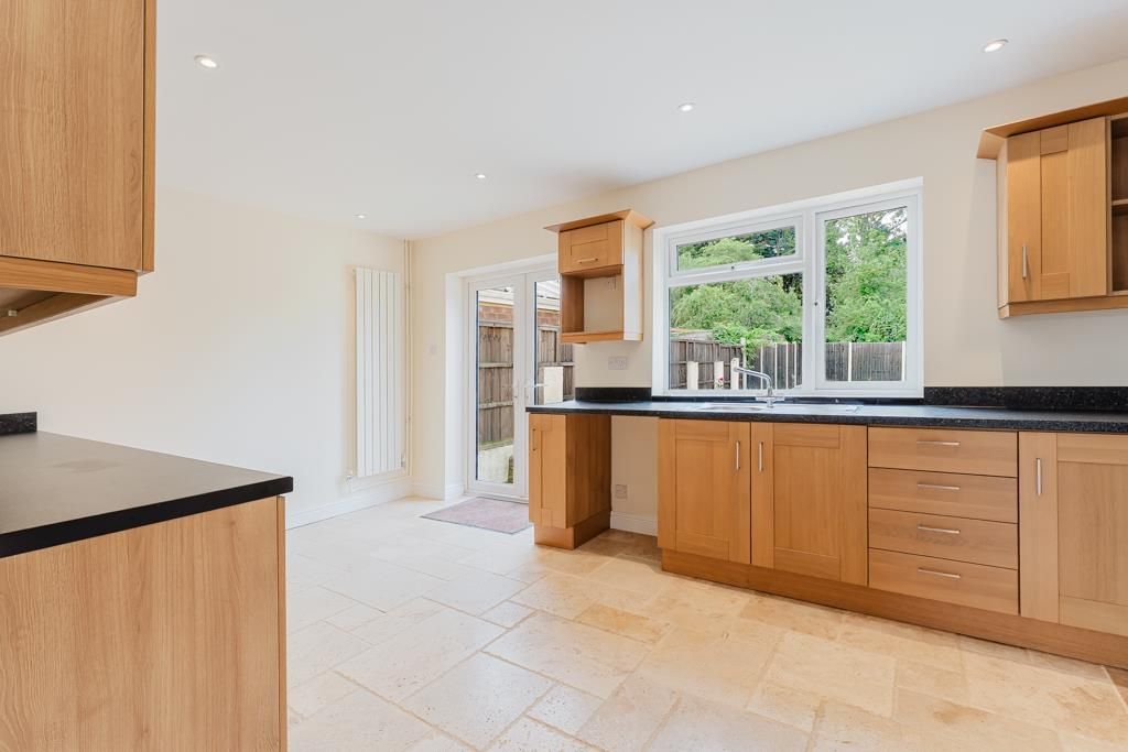 Property photo 2 of 25 7 Regent Close, Burton-10.Jpg