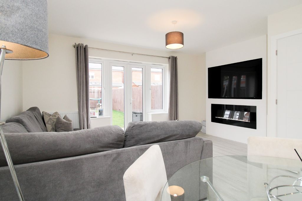 Property photo 3 of 28 4648426