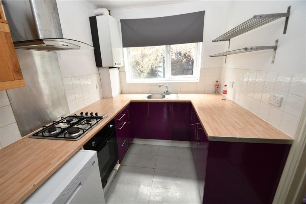 Property photo 2 of 8 Kitchen