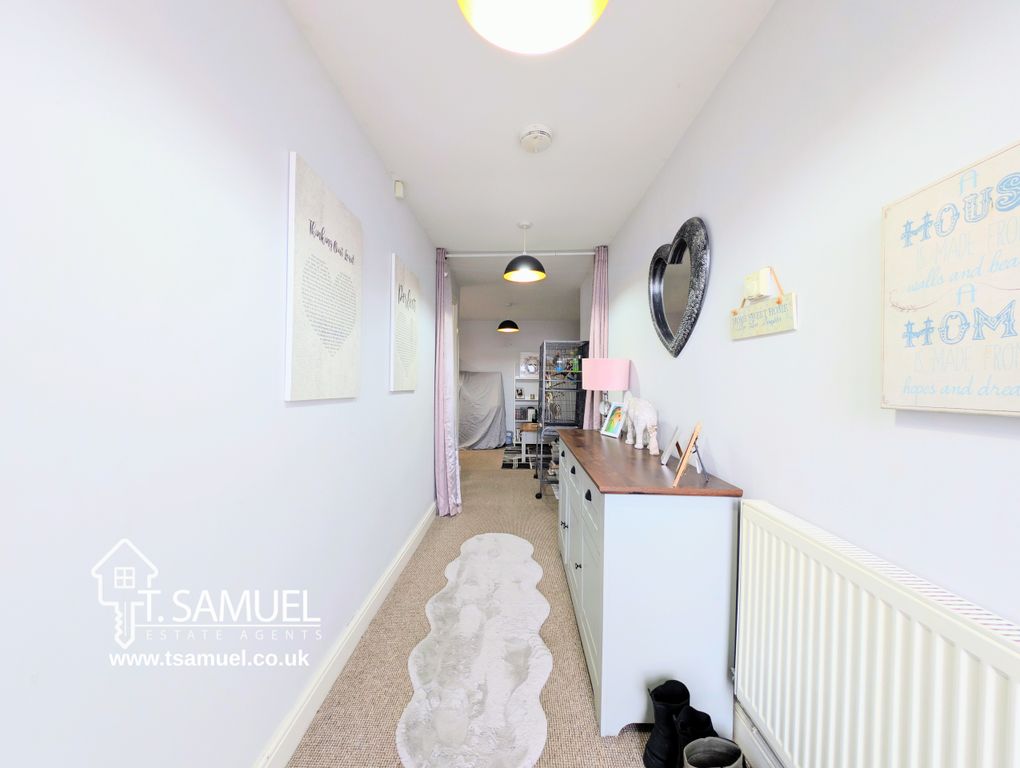 Property photo 3 of 10 Hallway