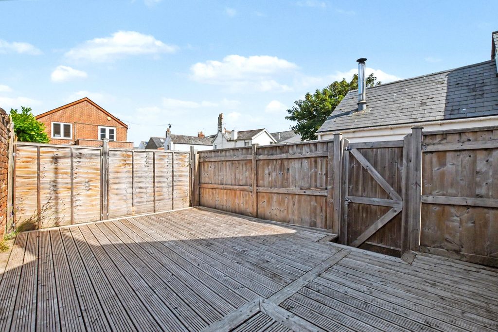 Property photo 2 of 12 2 - Garden