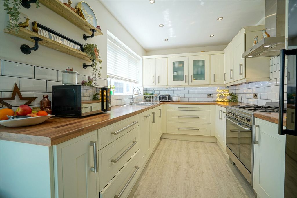 Property photo 2 of 18 Picture No. 10