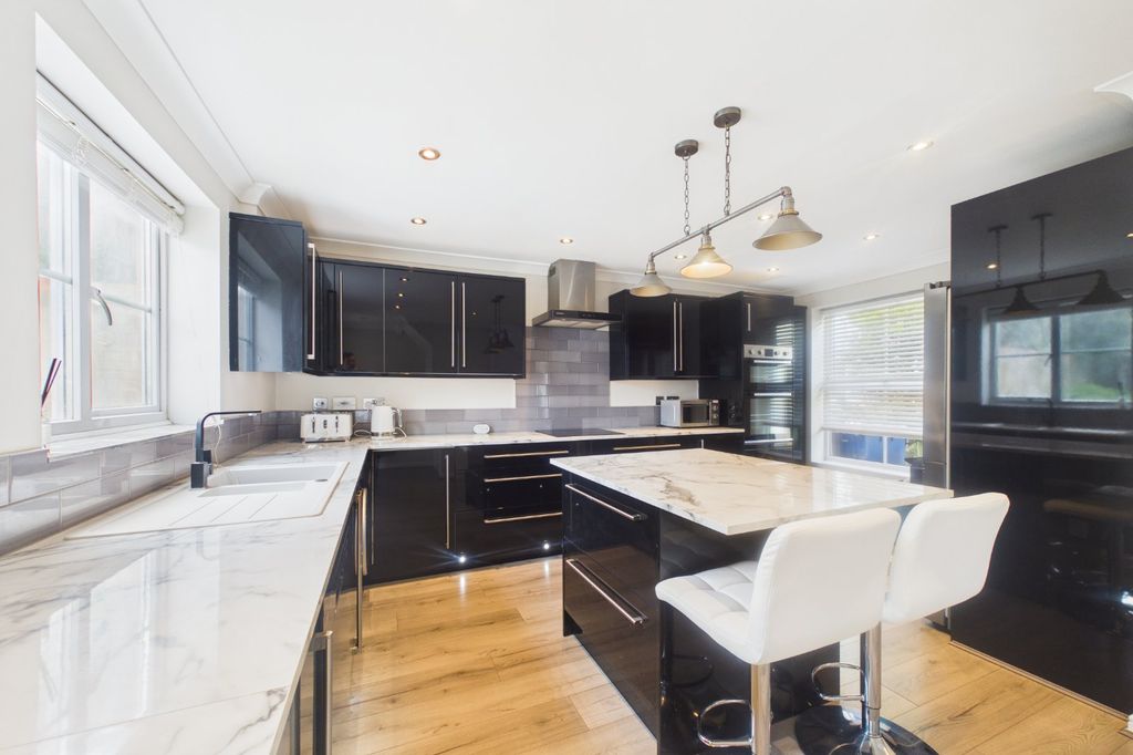 Property photo 3 of 15 Picture No. 13