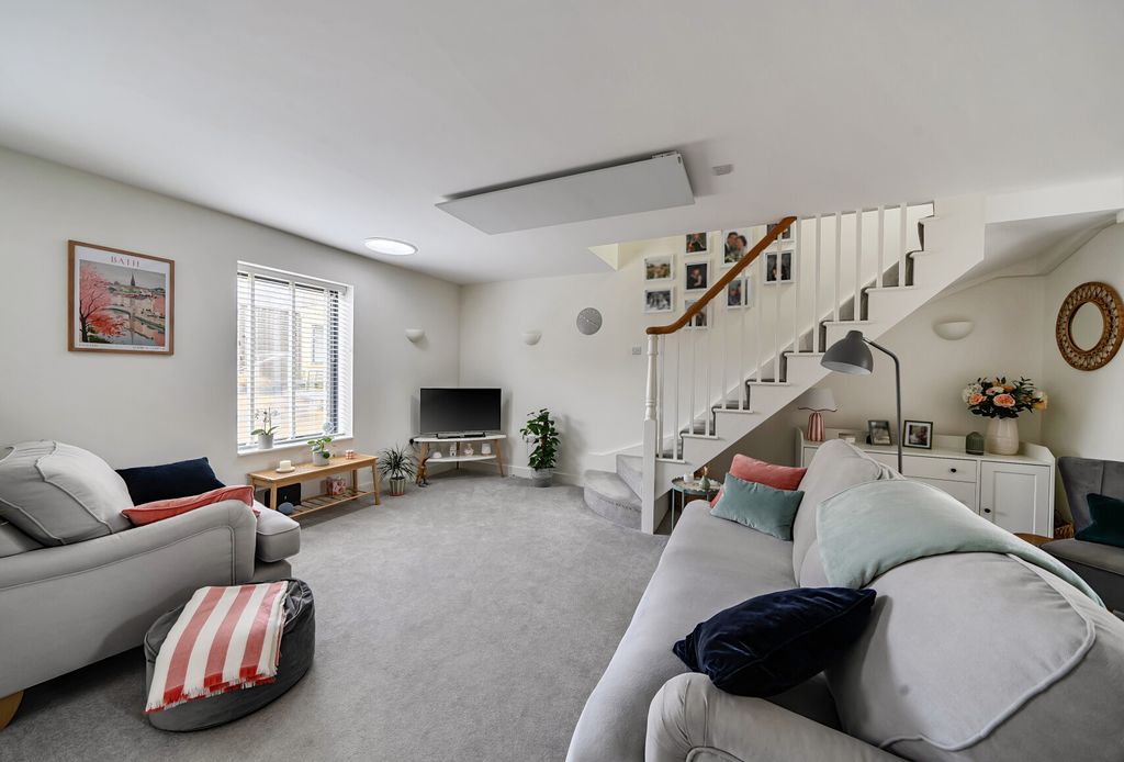 Property photo 3 of 19 1414629-12-698F16...