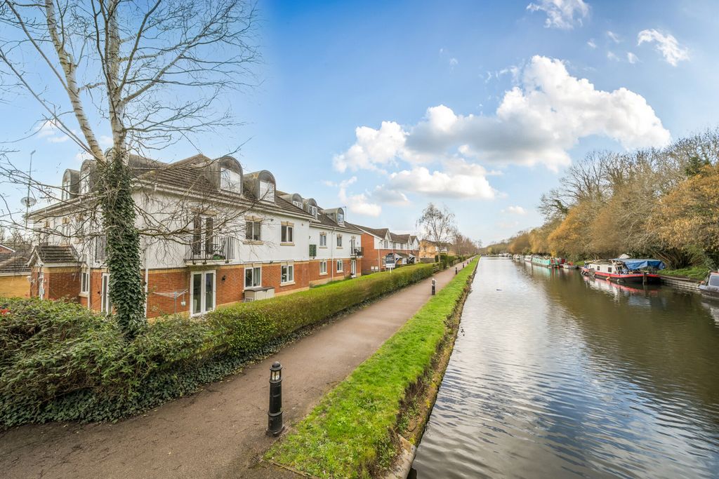 Property photo 1 of 20 1425981-2-69B13F8...