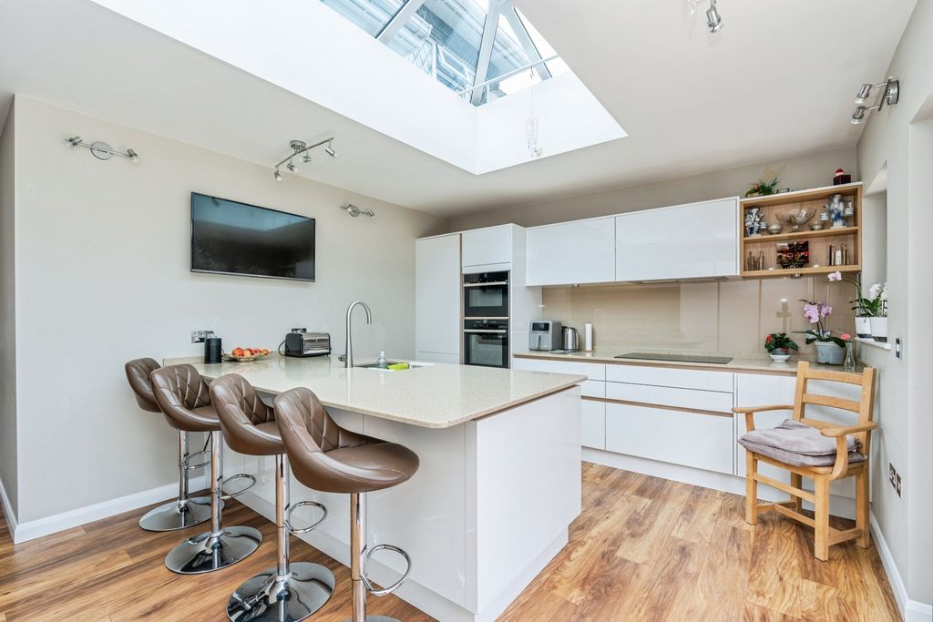Property photo 2 of 25 Pbox-Img.Jpg