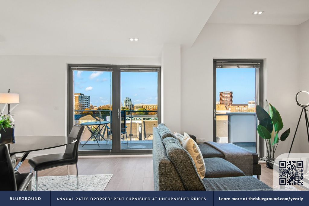 Property photo 3 of 15 Living Room