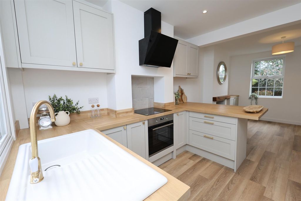 Property photo 2 of 24 Kitchen