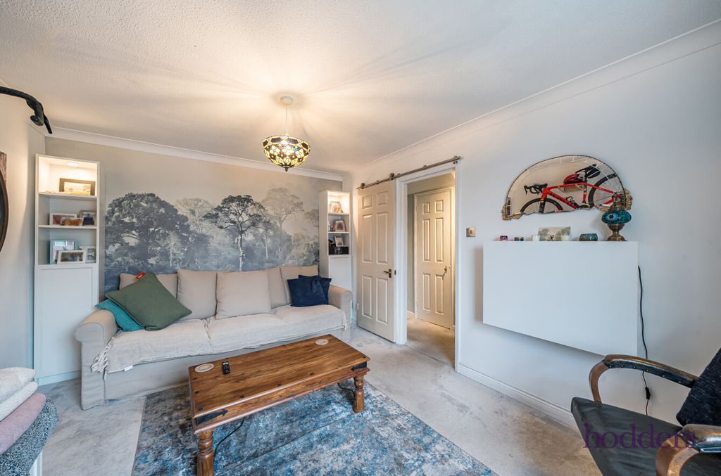 Property photo 3 of 12 d28E2d37-2F38-4B2...