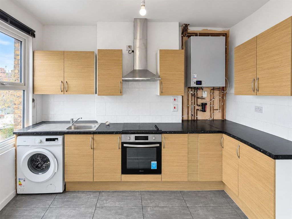 Property photo 2 of 8 Coopers Estate Agents