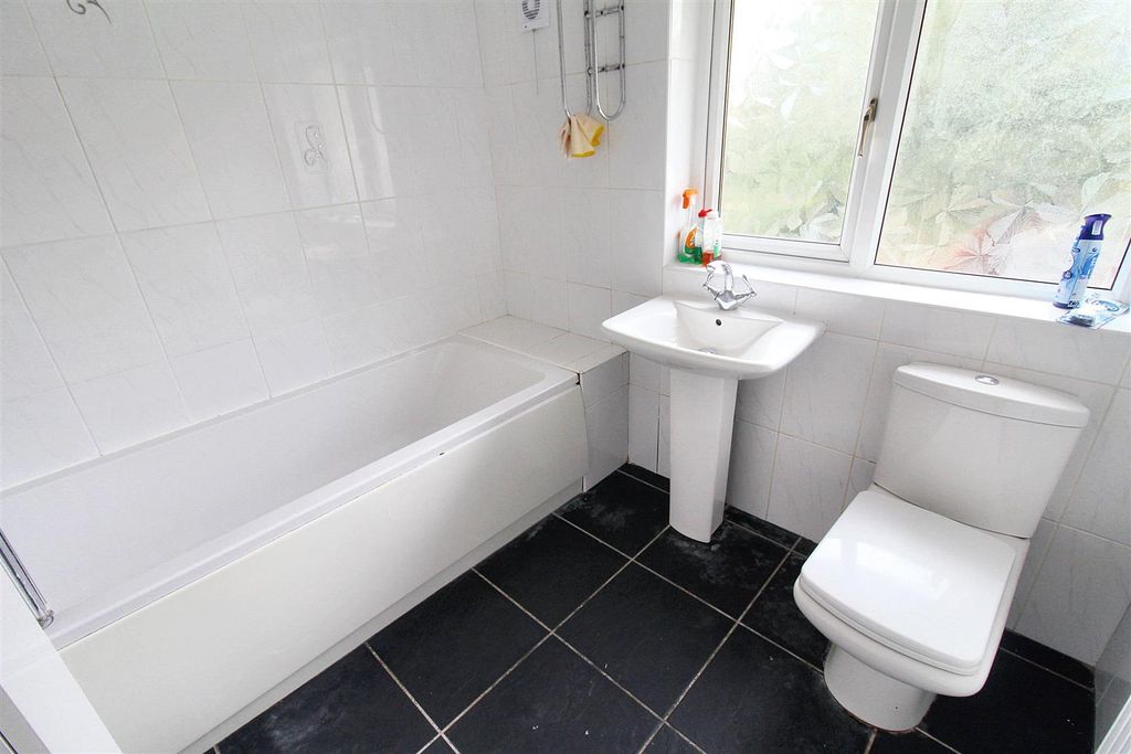 Property photo 3 of 14 Bathroom.Jpg