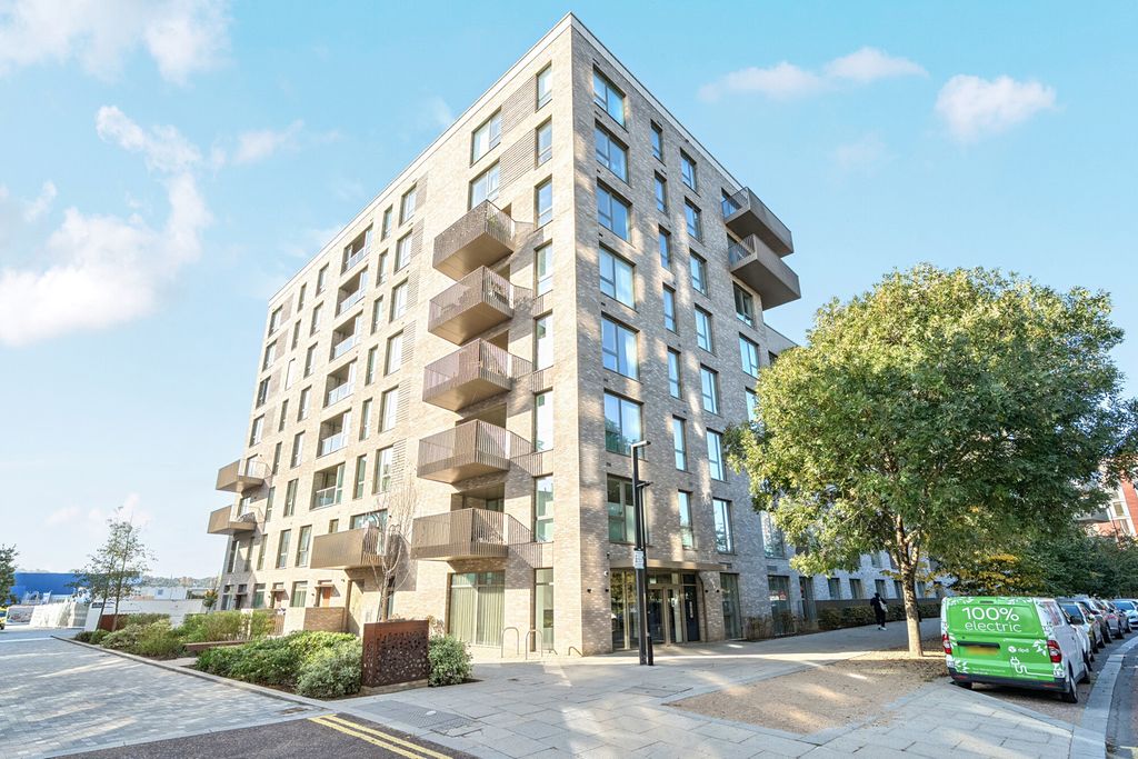 Property photo 1 of 21 External