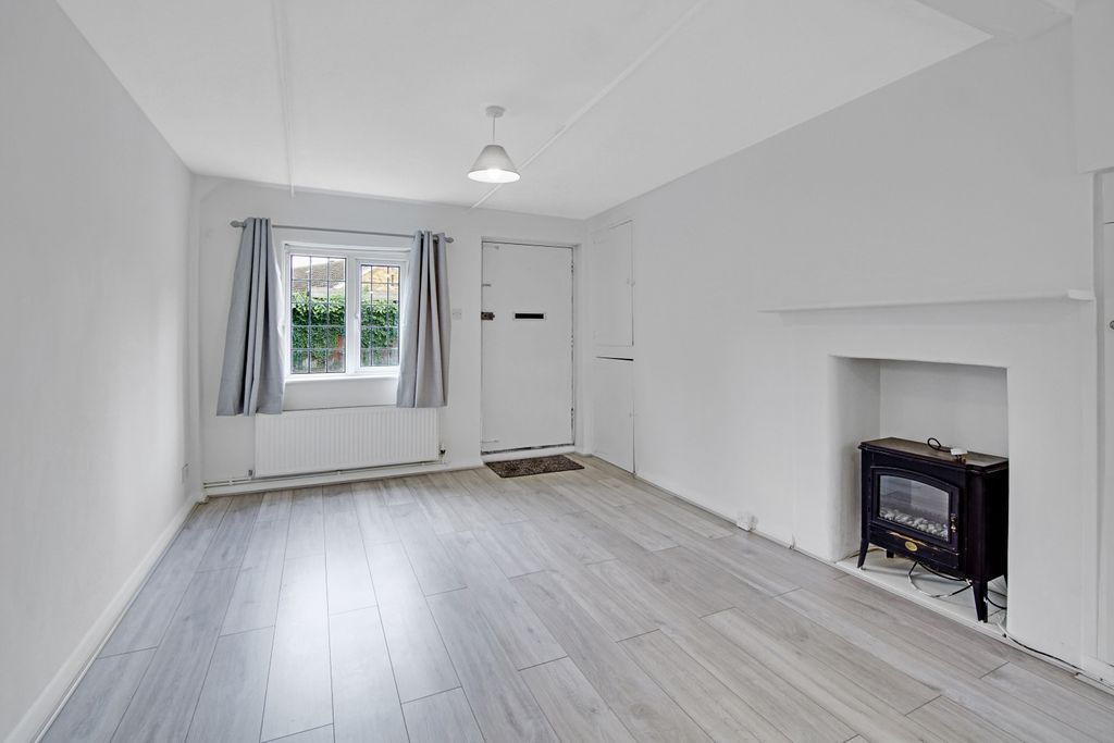 Property photo 2 of 9 02-Bbeadsc06393