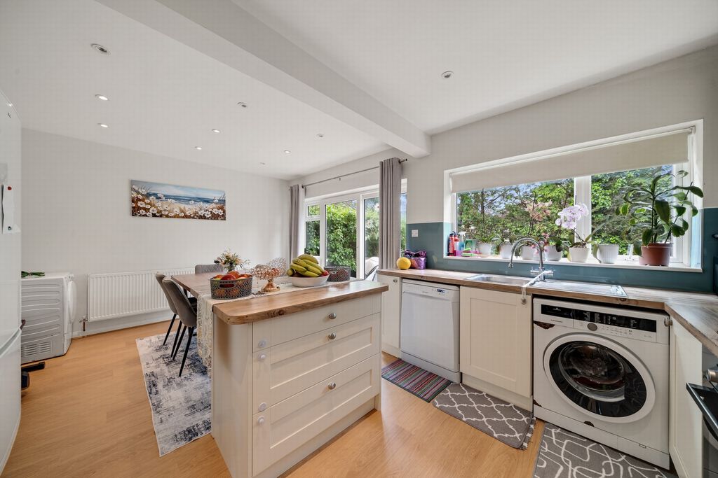 Property photo 3 of 11 Kitchen / Dining