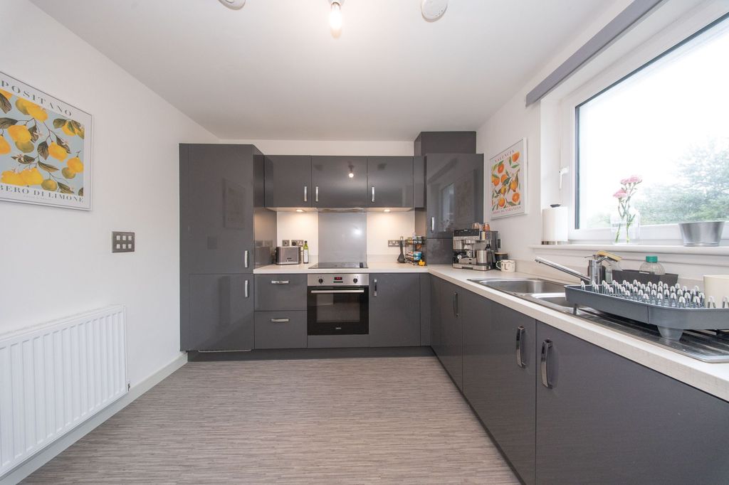 Property photo 3 of 21 Breakfasting Kitchen