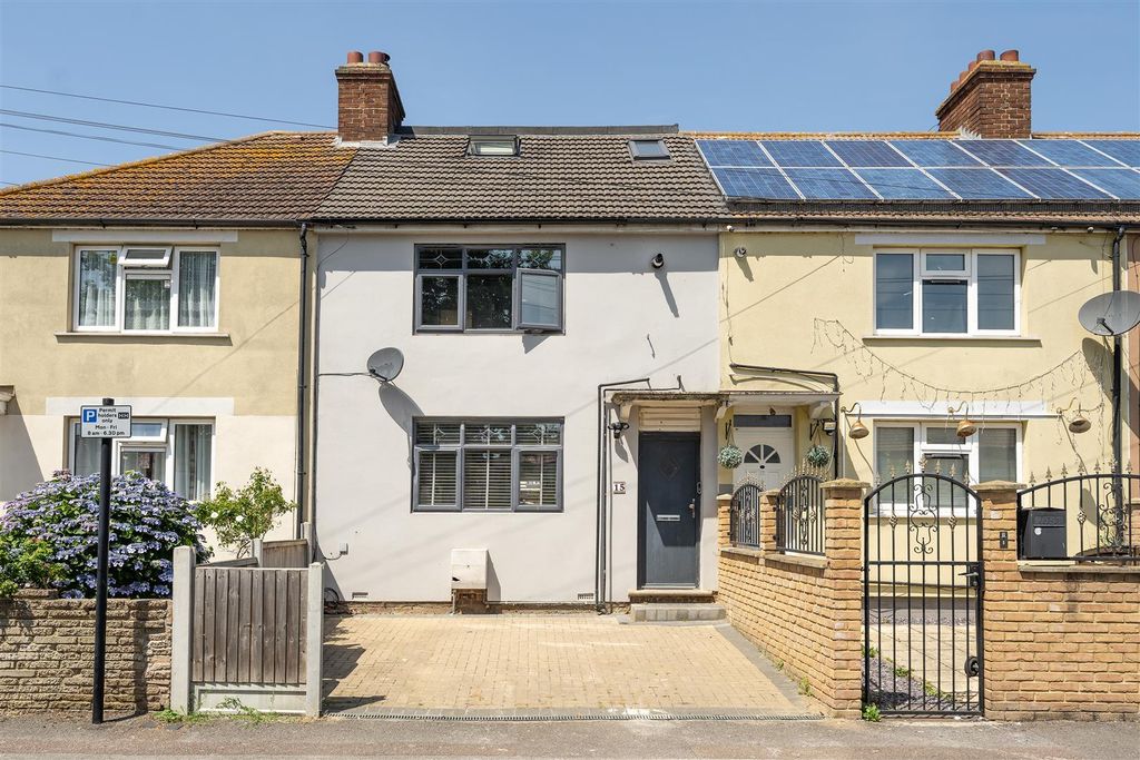 Property photo 1 of 30 Sutton Road, E17