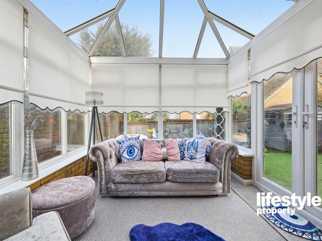 Property photo 3 of 20 Conservatory