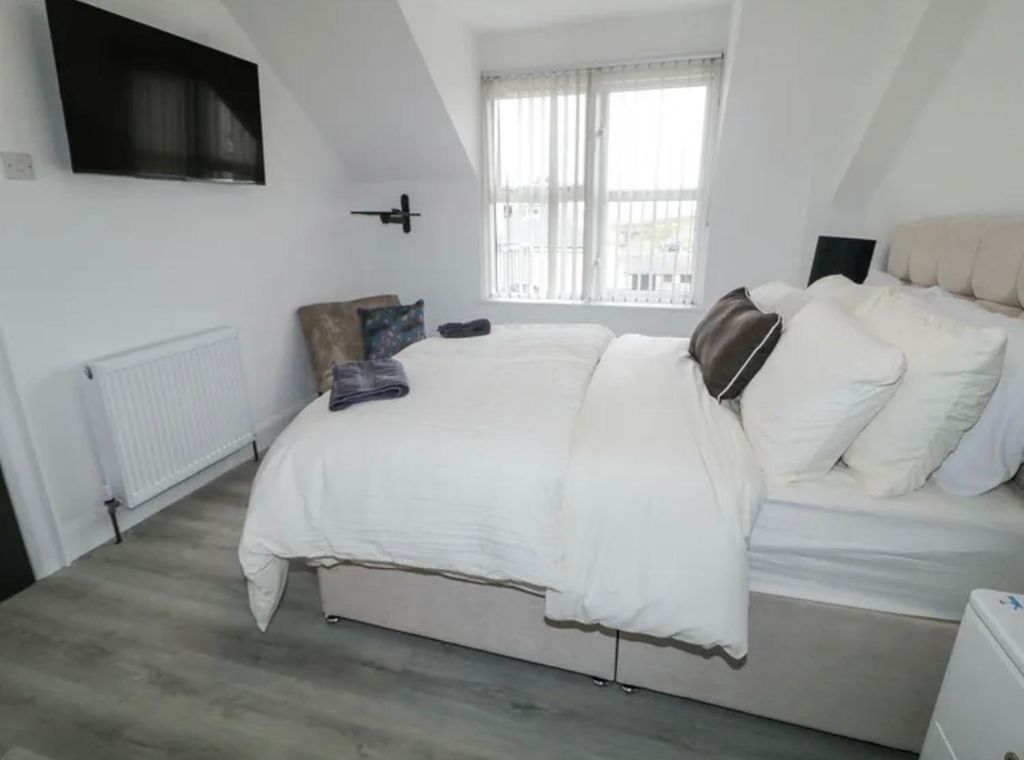 Property photo 2 of 21 8ce70Dd8-7774-47A0-8B4d-0c1c3E5Dbf04.Jpg