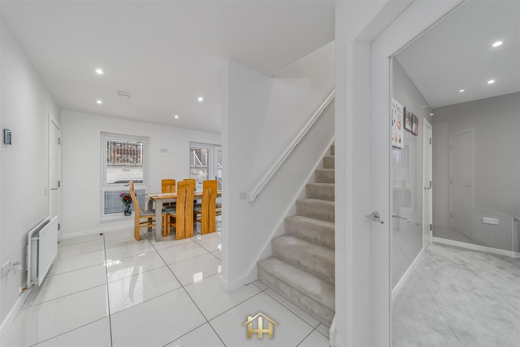 Property photo 2 of 28 2 Newhall Way Blarigowrie Ph10 6Fl 250226 Edit (3