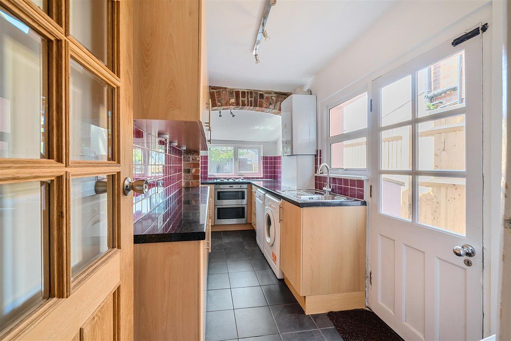 Property photo 3 of 14 Kitchen