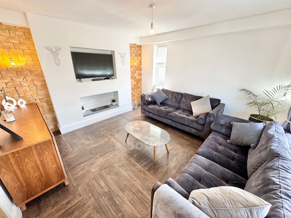 Property photo 2 of 41 Img_2467