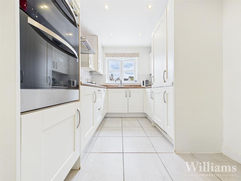 Property photo 3 of 18 Cam02861G0-Pr0452-Still012.Jpg