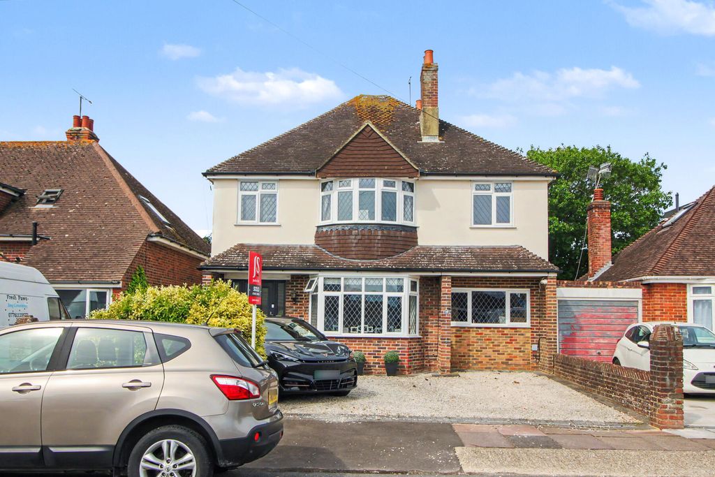 Property photo 1 of 17 Alfriston Road - Front