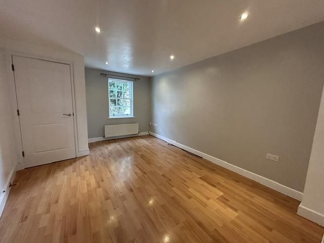 Property photo 2 of 16 d1275B20-Ca30-465E-95Ef-45261128Cec2.Jpg
