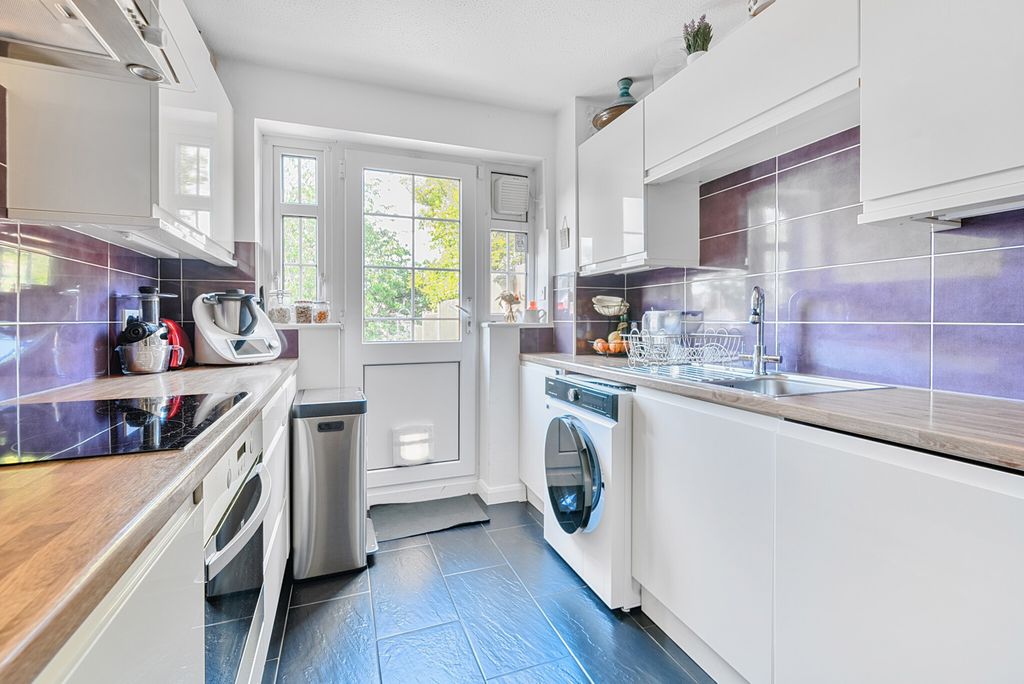 Property photo 3 of 16 1300648-17-68373d...