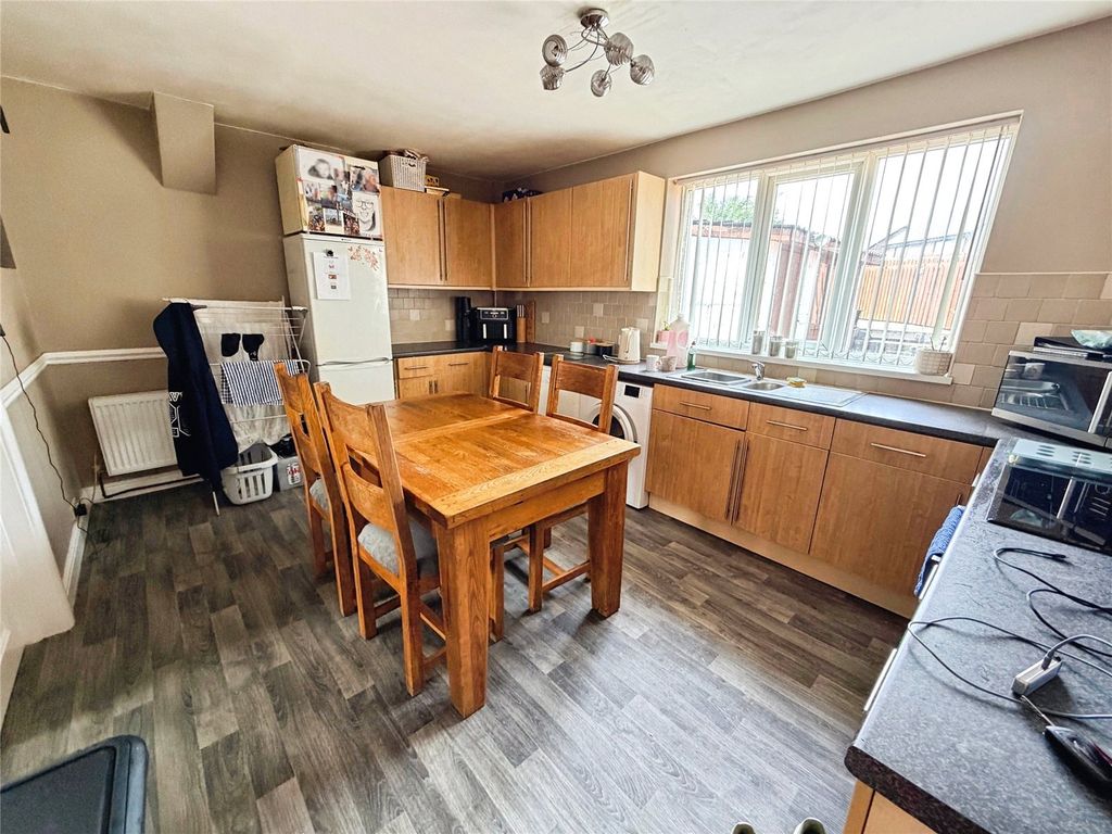Property photo 2 of 15 Breakfast Kitchen